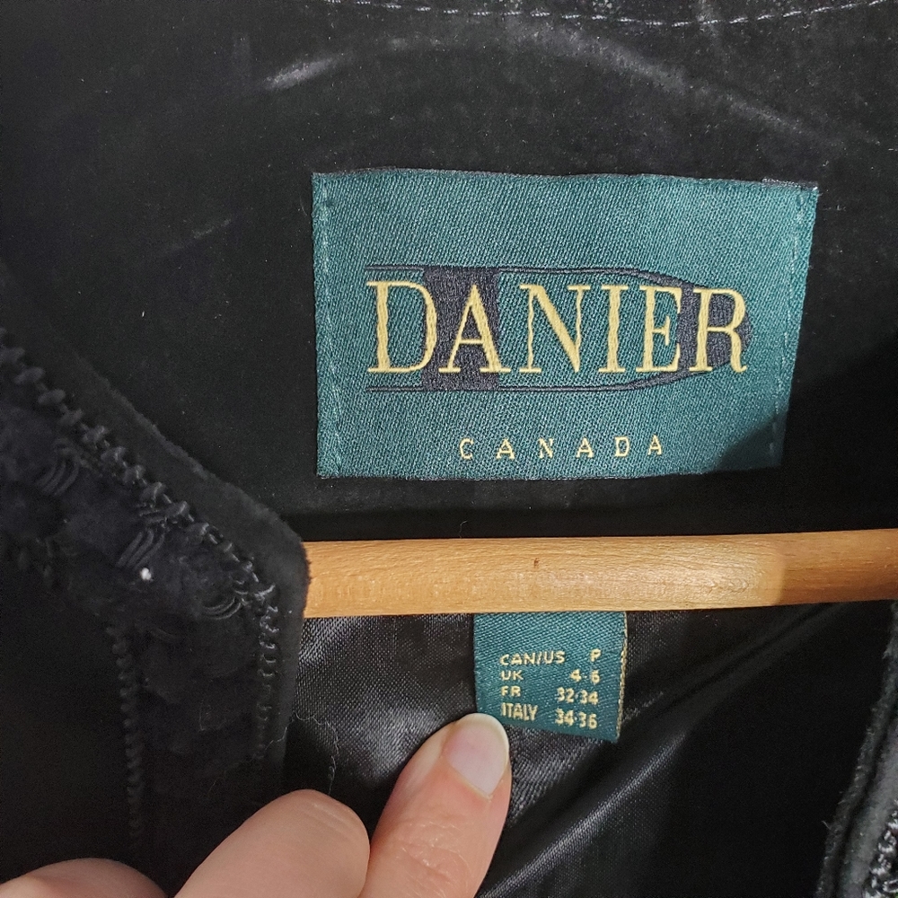 Vintage Danier black suede cropped button down jacket size small - Picture 13 of 16